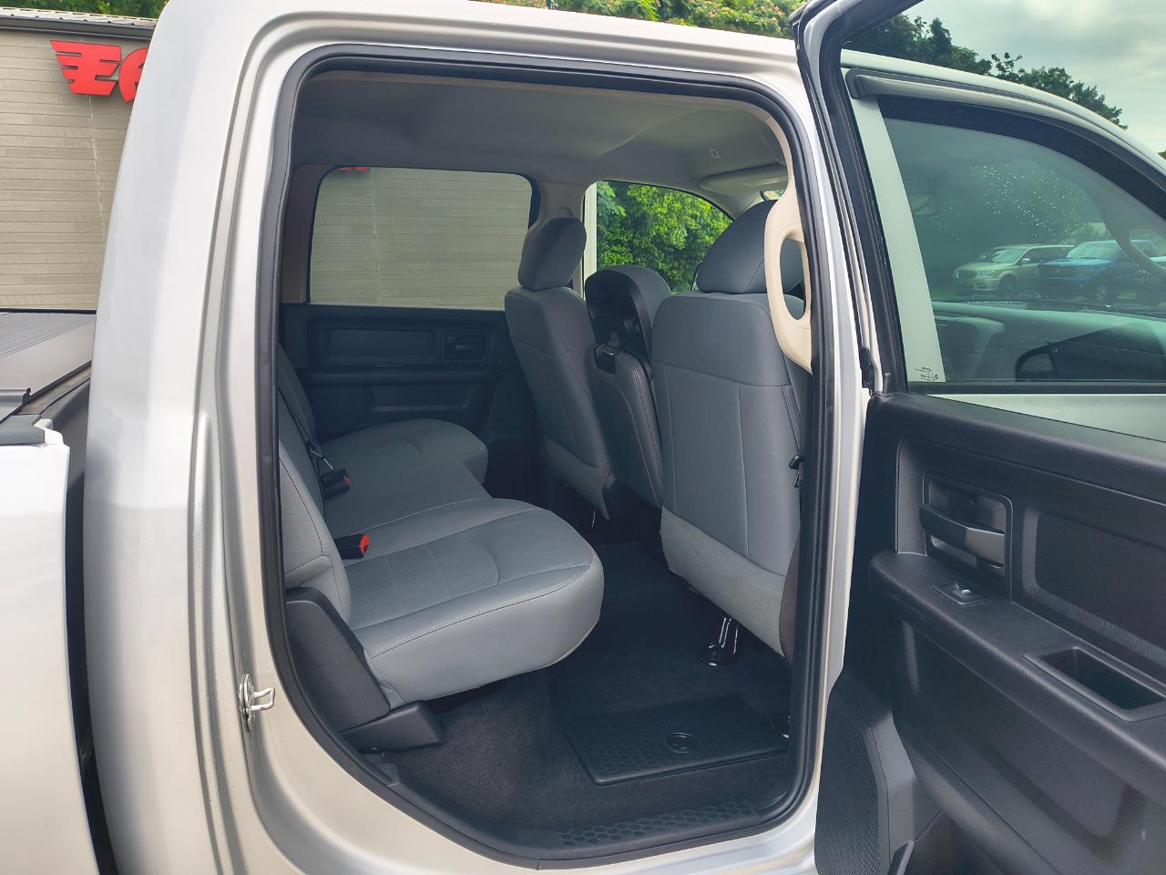 RAM 2500 Tradesman 4x4 Crew Cab 6'4" Box 2017