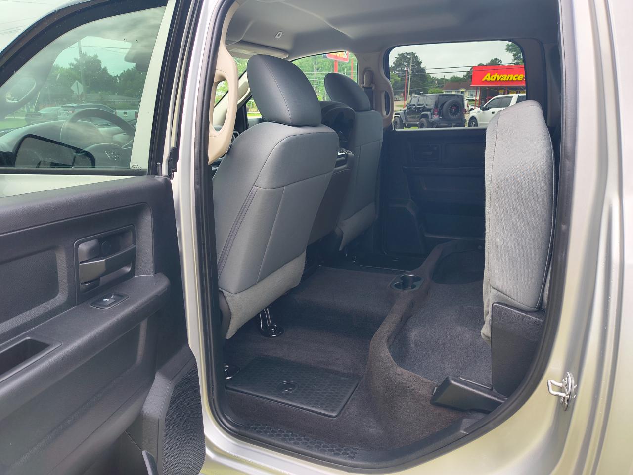 RAM 2500 Tradesman 4x4 Crew Cab 6'4" Box 2017