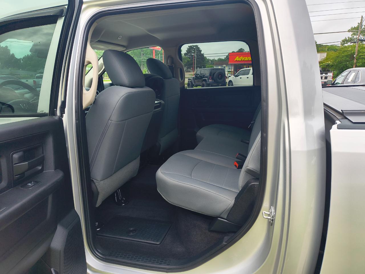 RAM 2500 Tradesman 4x4 Crew Cab 6'4" Box 2017