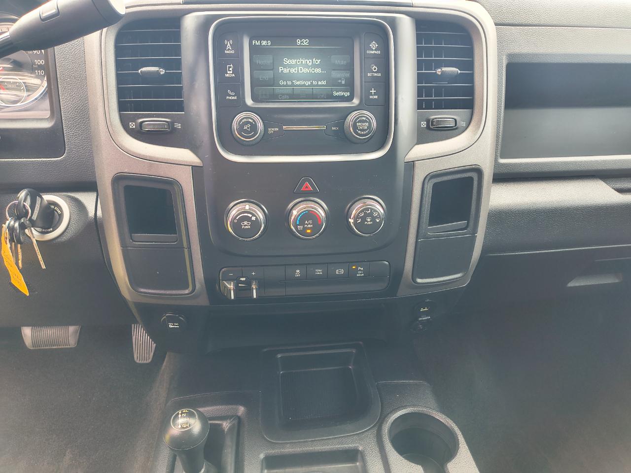RAM 2500 Tradesman 4x4 Crew Cab 6'4" Box 2017