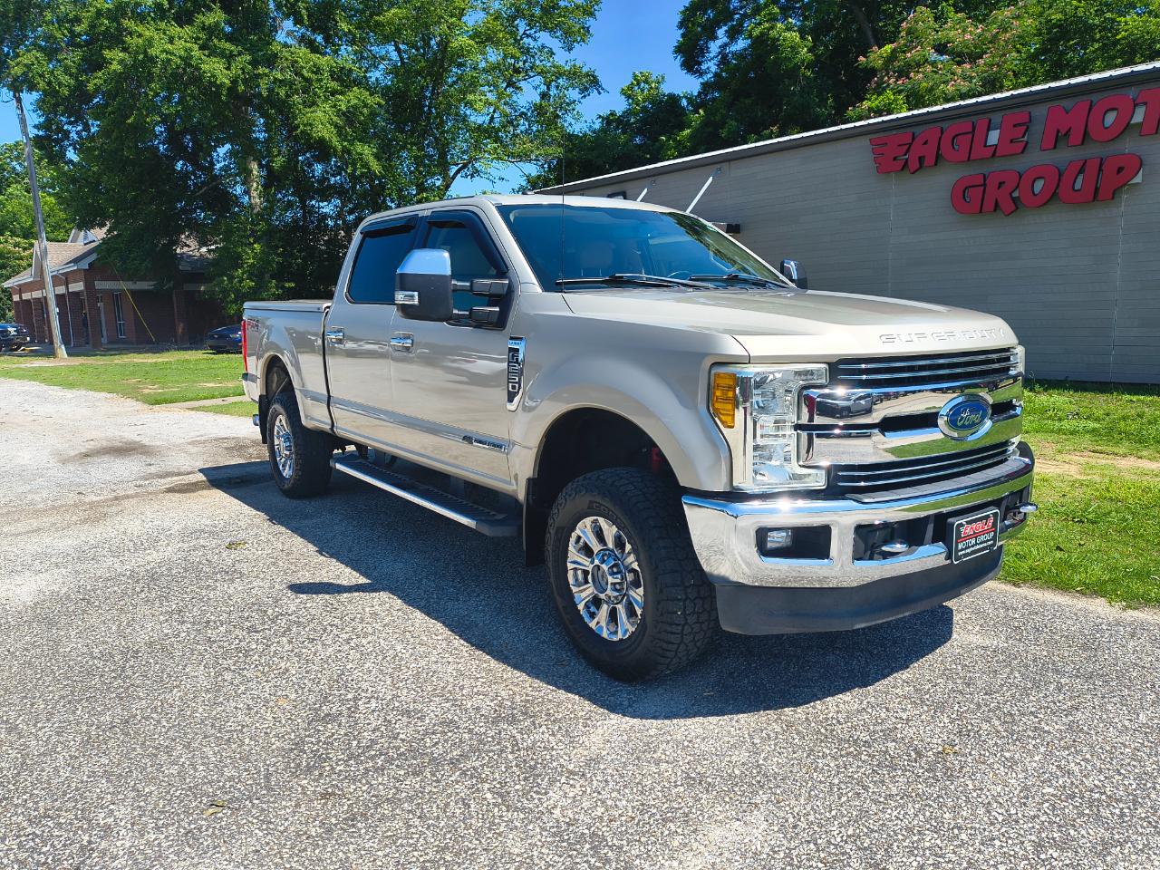 Ford Super Duty F-250 SRW Lariat 4WD Crew Cab 8' Box 2017