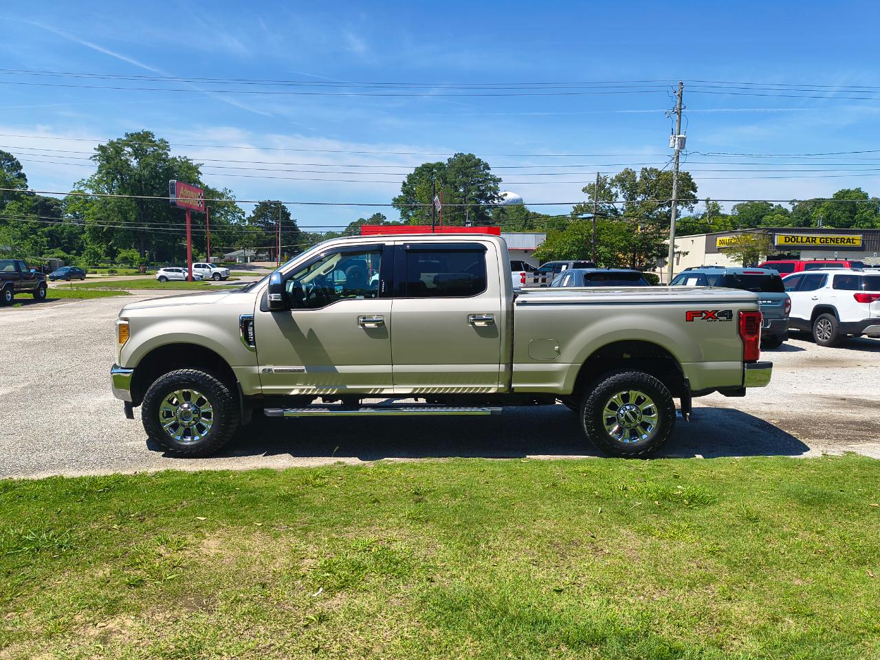 Ford Super Duty F-250 SRW Lariat 4WD Crew Cab 8' Box 2017