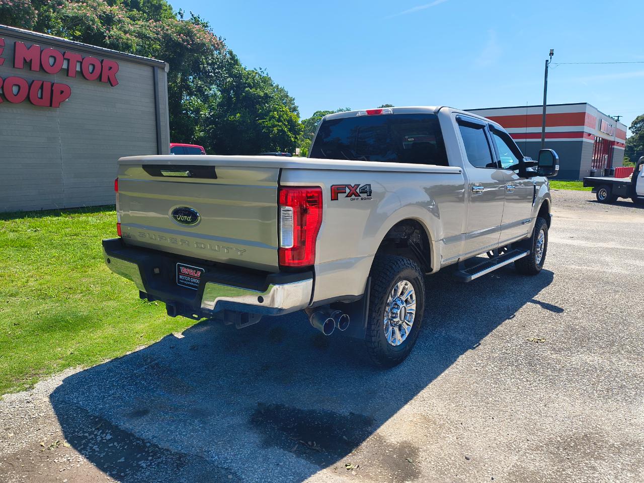 Ford Super Duty F-250 SRW Lariat 4WD Crew Cab 8' Box 2017
