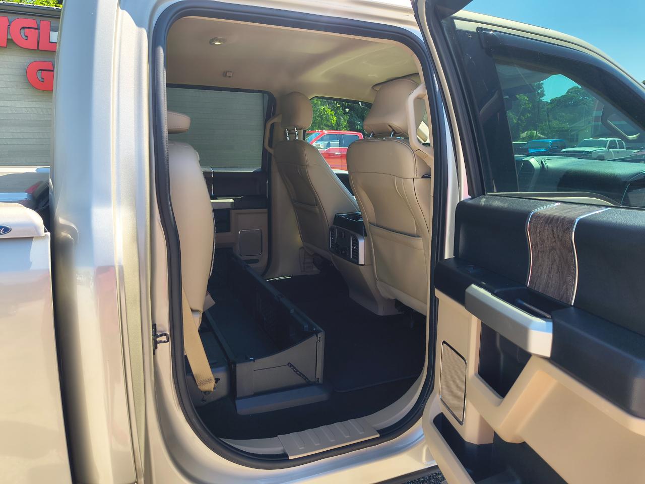 Ford Super Duty F-250 SRW Lariat 4WD Crew Cab 8' Box 2017