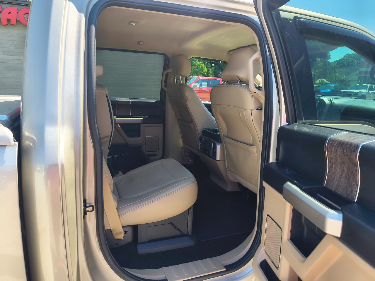 Ford Super Duty F-250 SRW Lariat 4WD Crew Cab 8' Box 2017