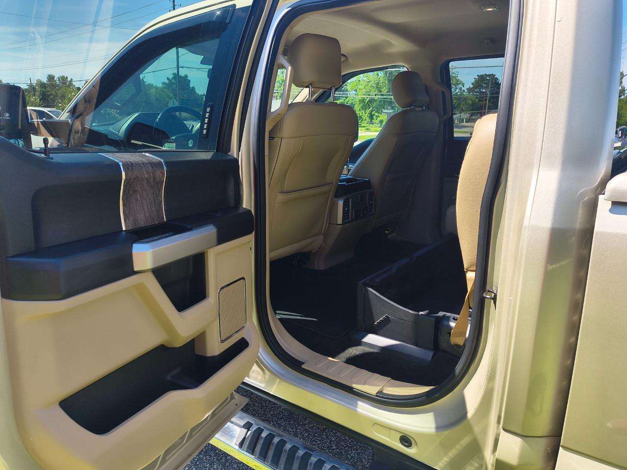 Ford Super Duty F-250 SRW Lariat 4WD Crew Cab 8' Box 2017
