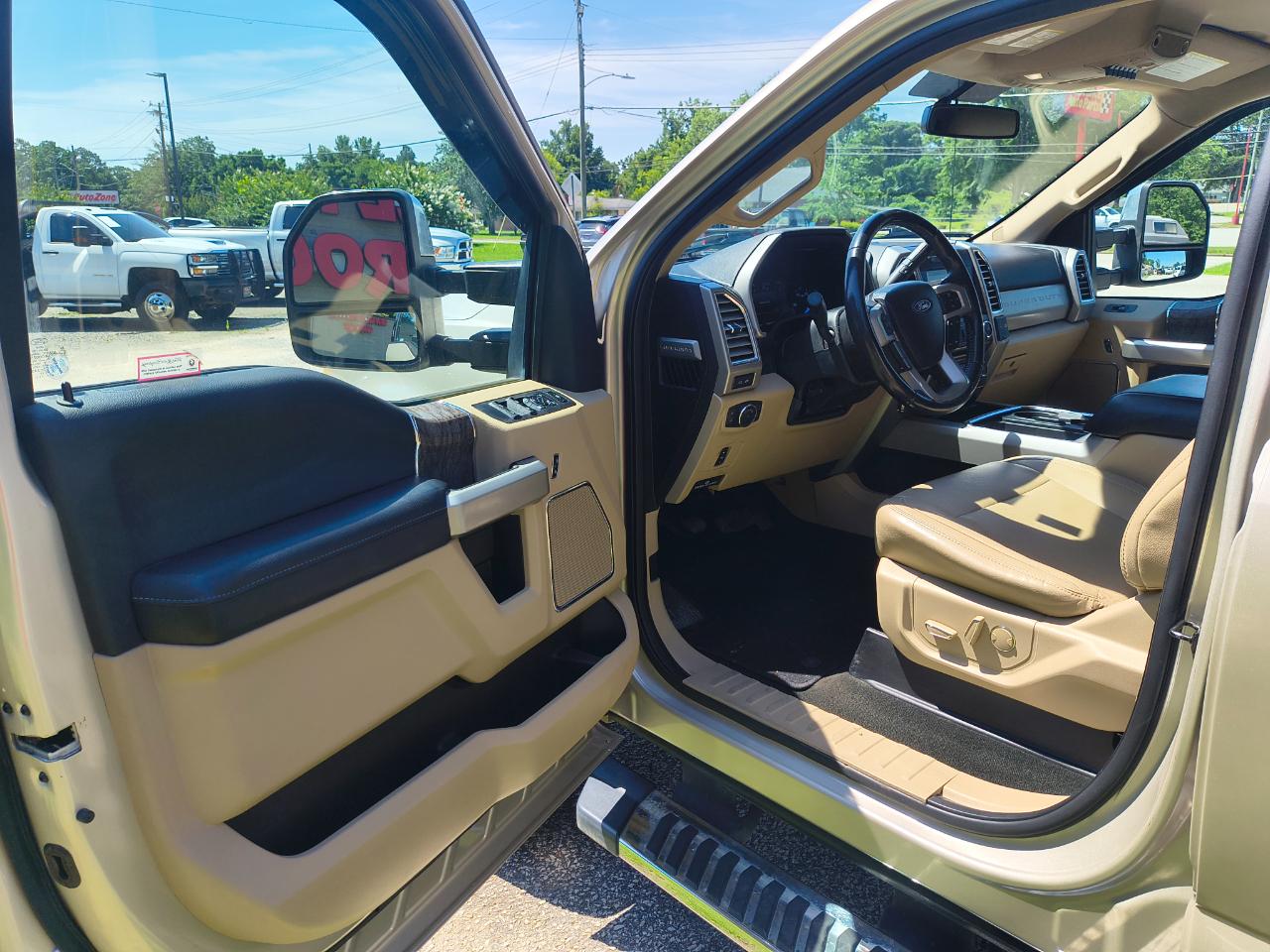 Ford Super Duty F-250 SRW Lariat 4WD Crew Cab 8' Box 2017