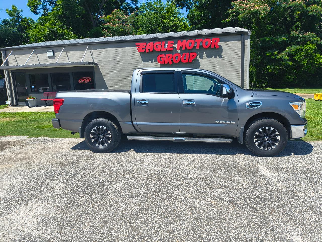 2017 Nissan Titan 4x4 Crew Cab SL