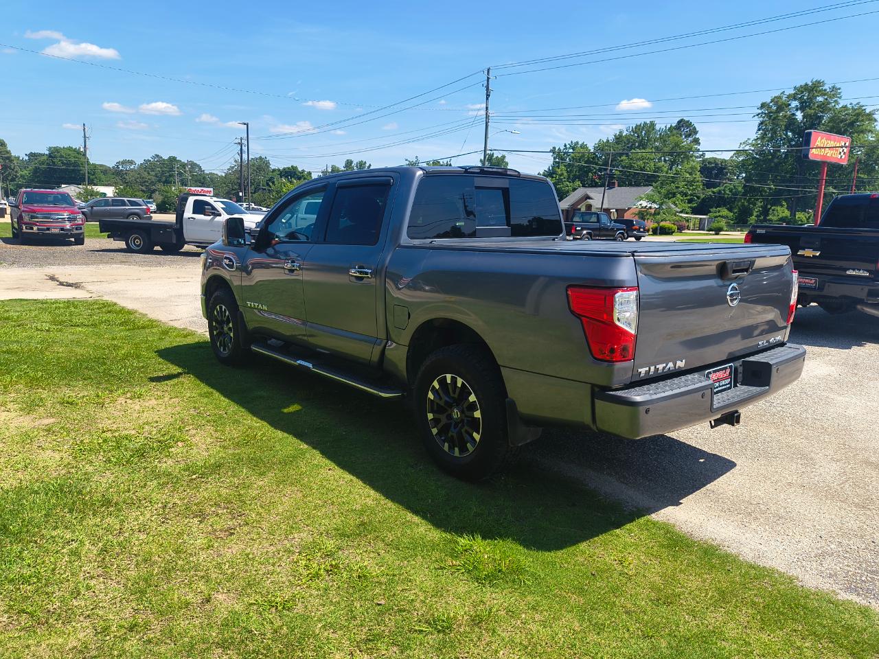 Nissan Titan 4x4 Crew Cab SL 2017