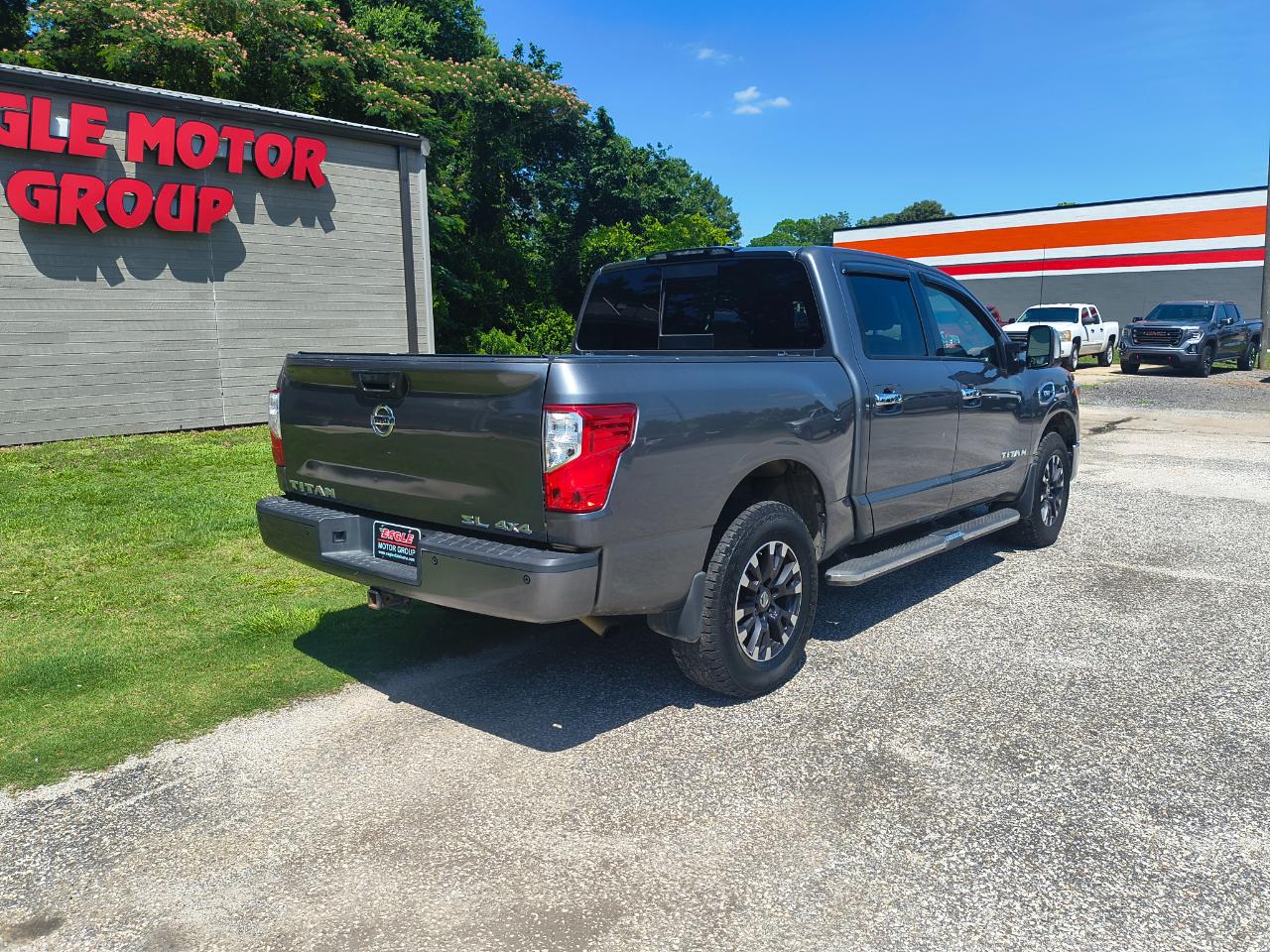 Nissan Titan 4x4 Crew Cab SL 2017