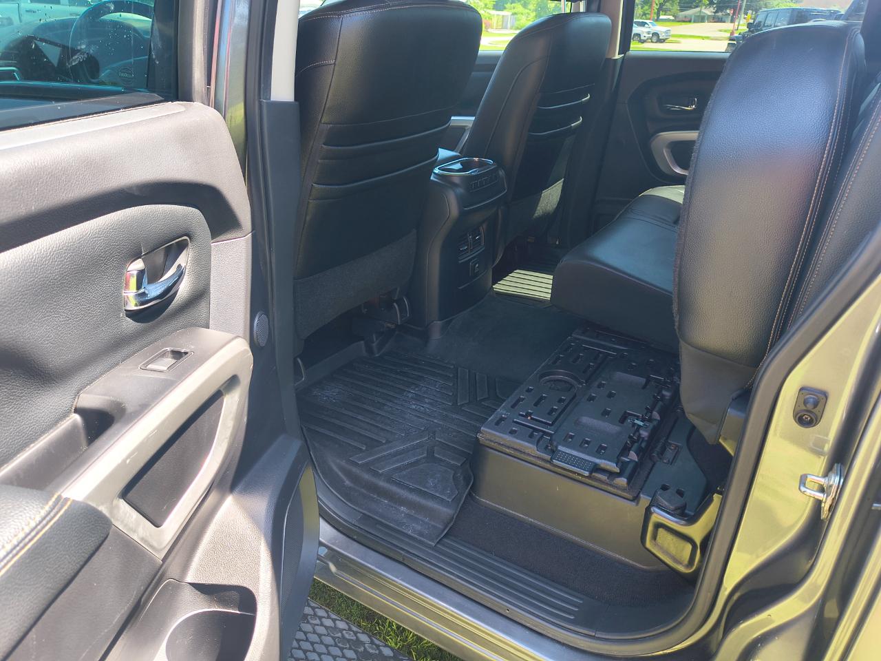 Nissan Titan 4x4 Crew Cab SL 2017