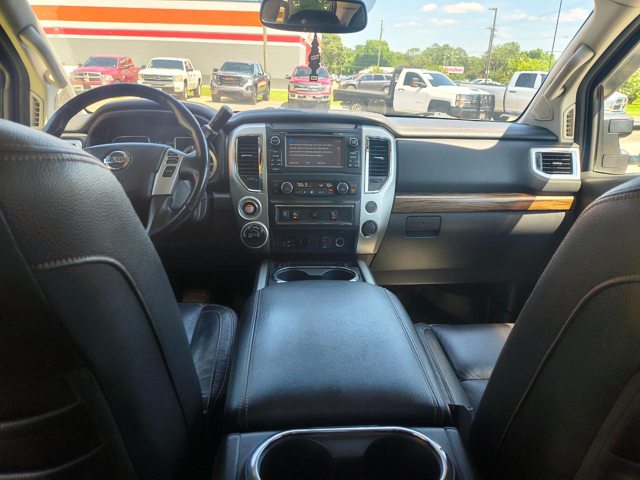 Nissan Titan 4x4 Crew Cab SL 2017