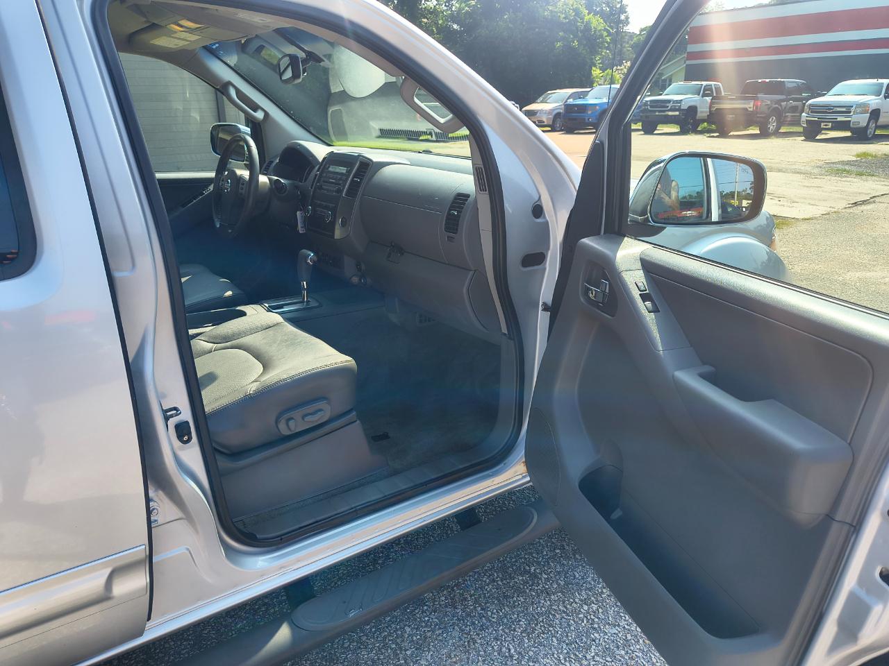Nissan Frontier 4WD Crew Cab SWB Auto SL 2012