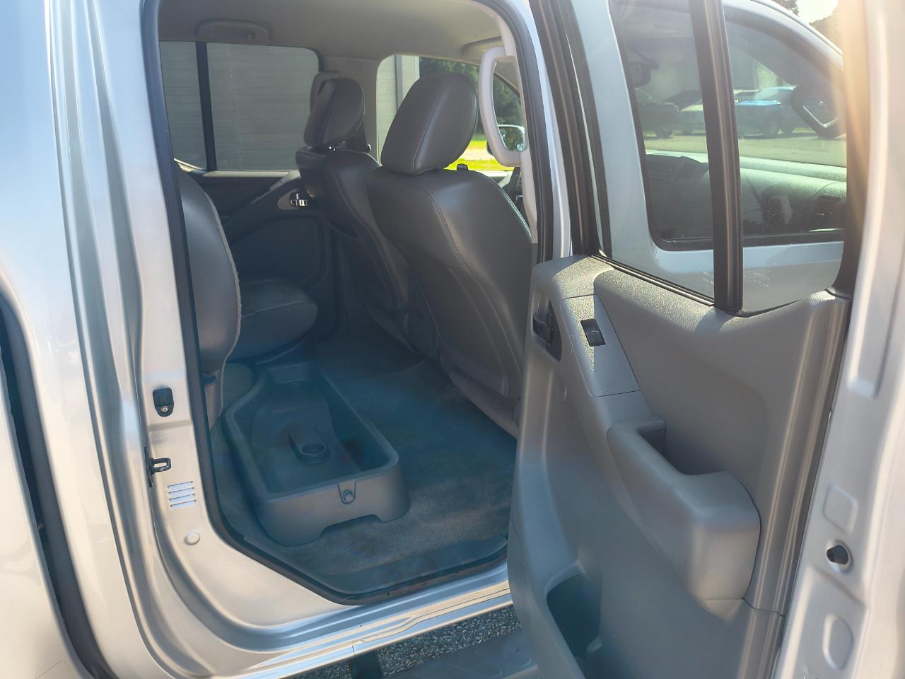 Nissan Frontier 4WD Crew Cab SWB Auto SL 2012