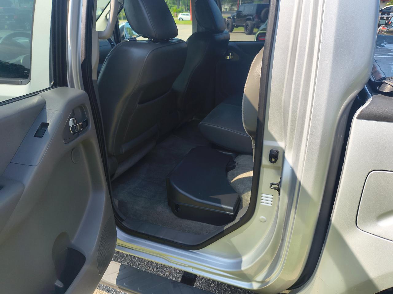 Nissan Frontier 4WD Crew Cab SWB Auto SL 2012