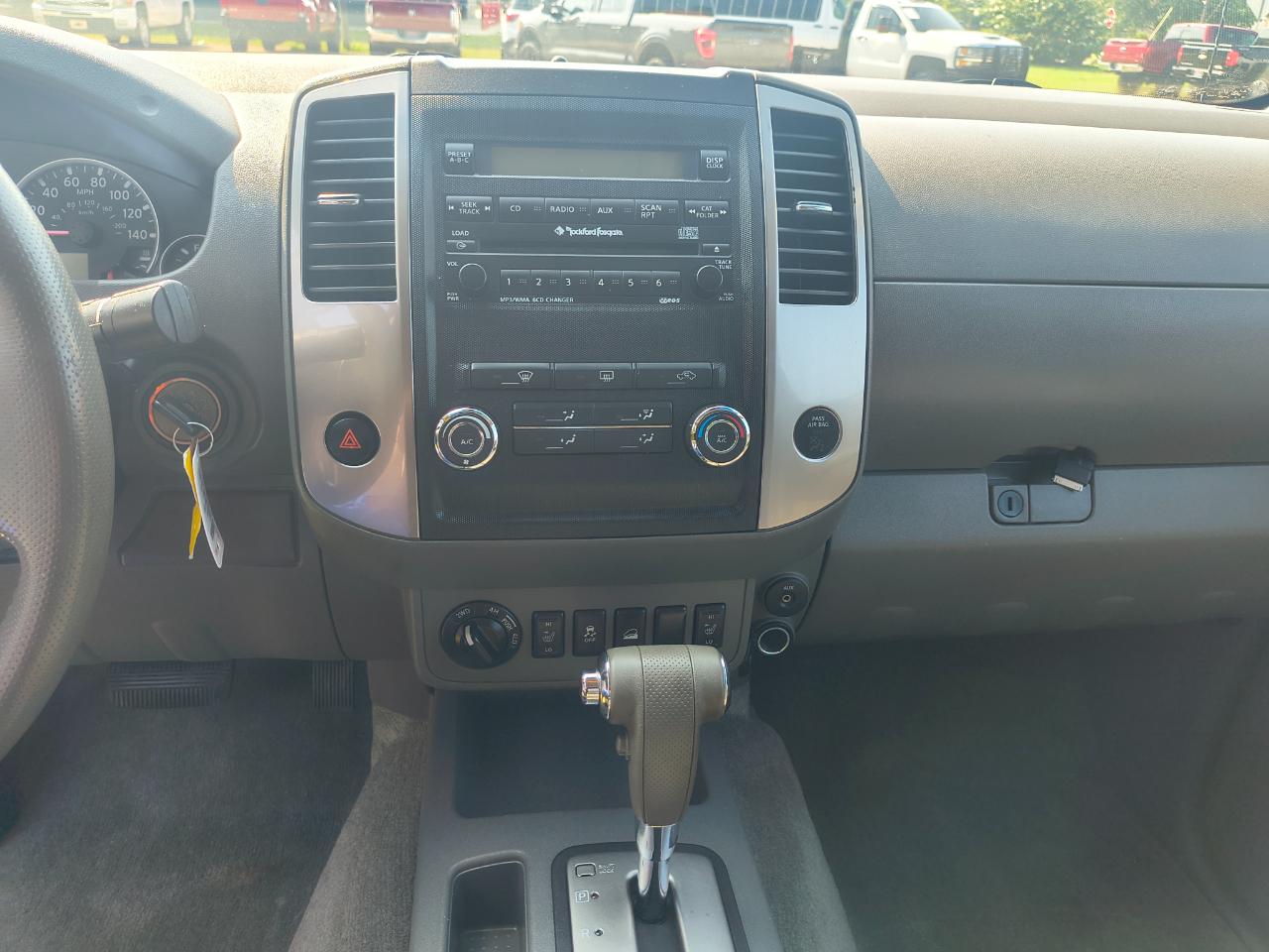 Nissan Frontier 4WD Crew Cab SWB Auto SL 2012