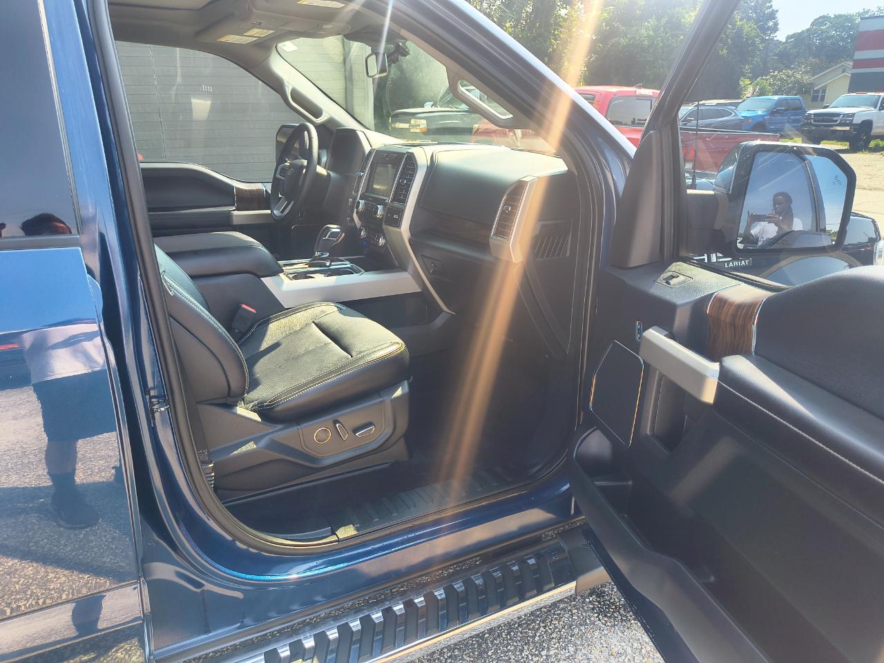 Ford F-150 Lariat SuperCrew Short Bed 4WD 2018
