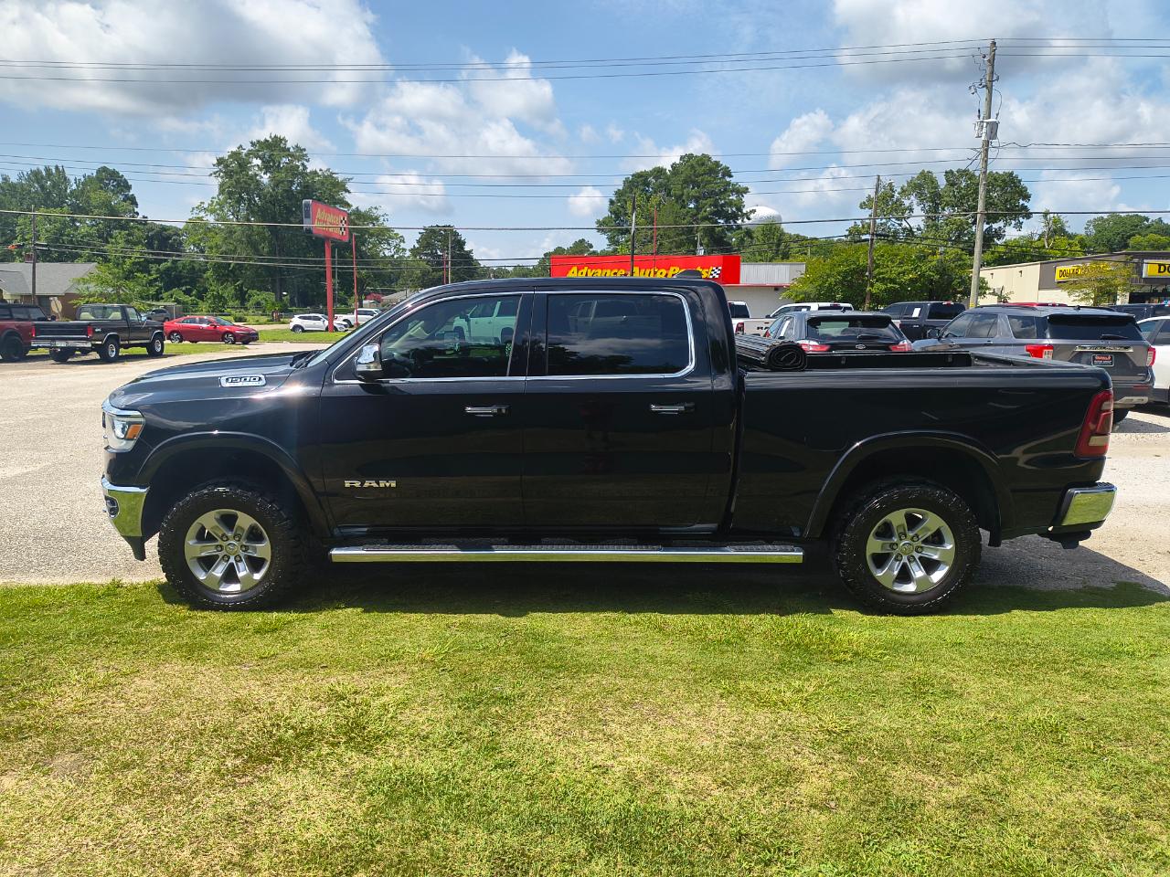 RAM 1500 Laramie 4x4 Crew Cab 6'4" Box 2021