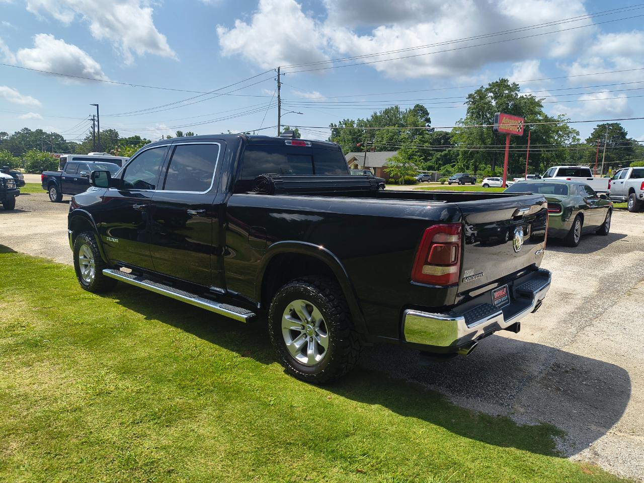 RAM 1500 Laramie 4x4 Crew Cab 6'4" Box 2021