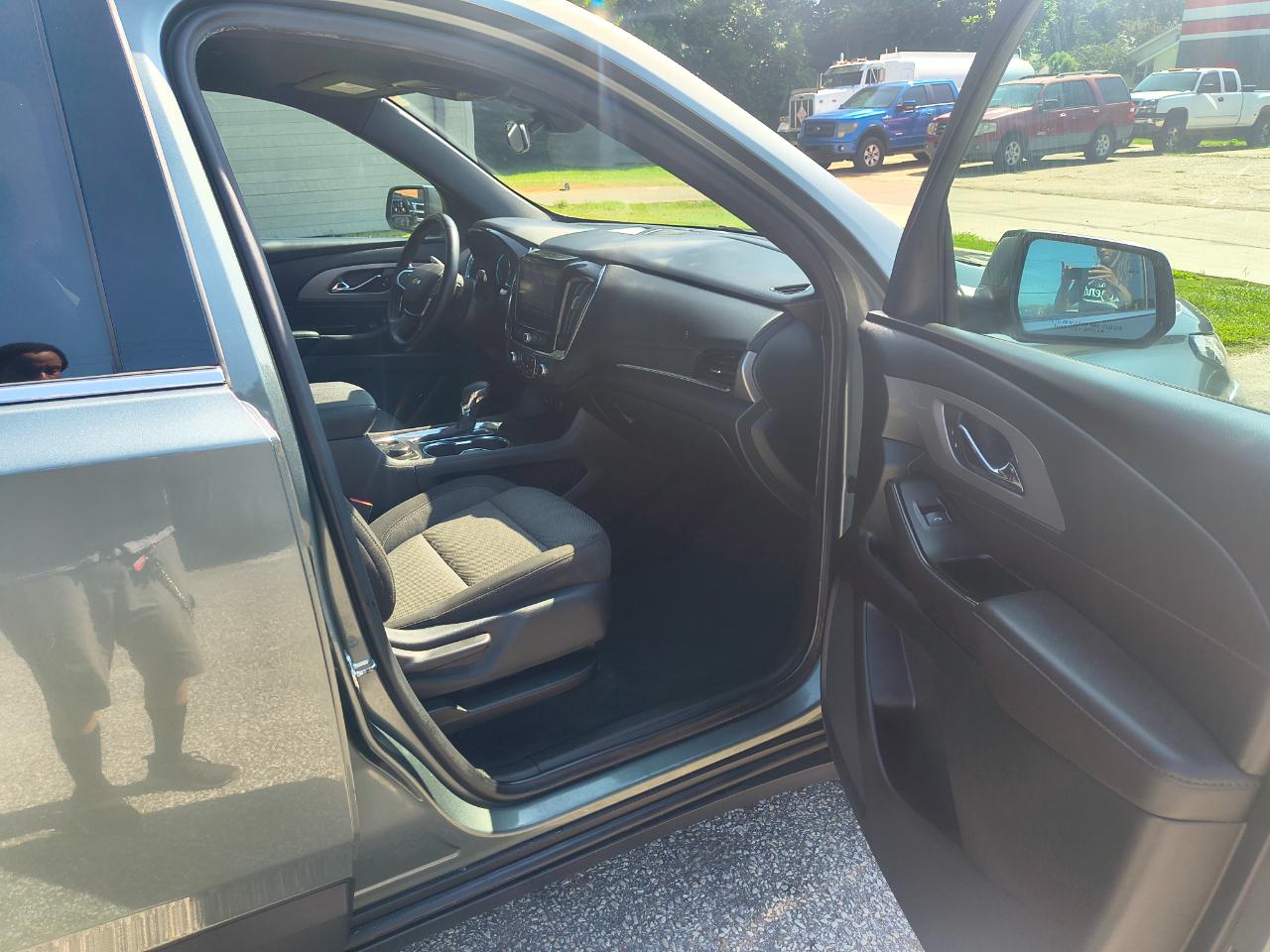 Chevrolet Traverse FWD 4dr LT Cloth w/1LT 2023