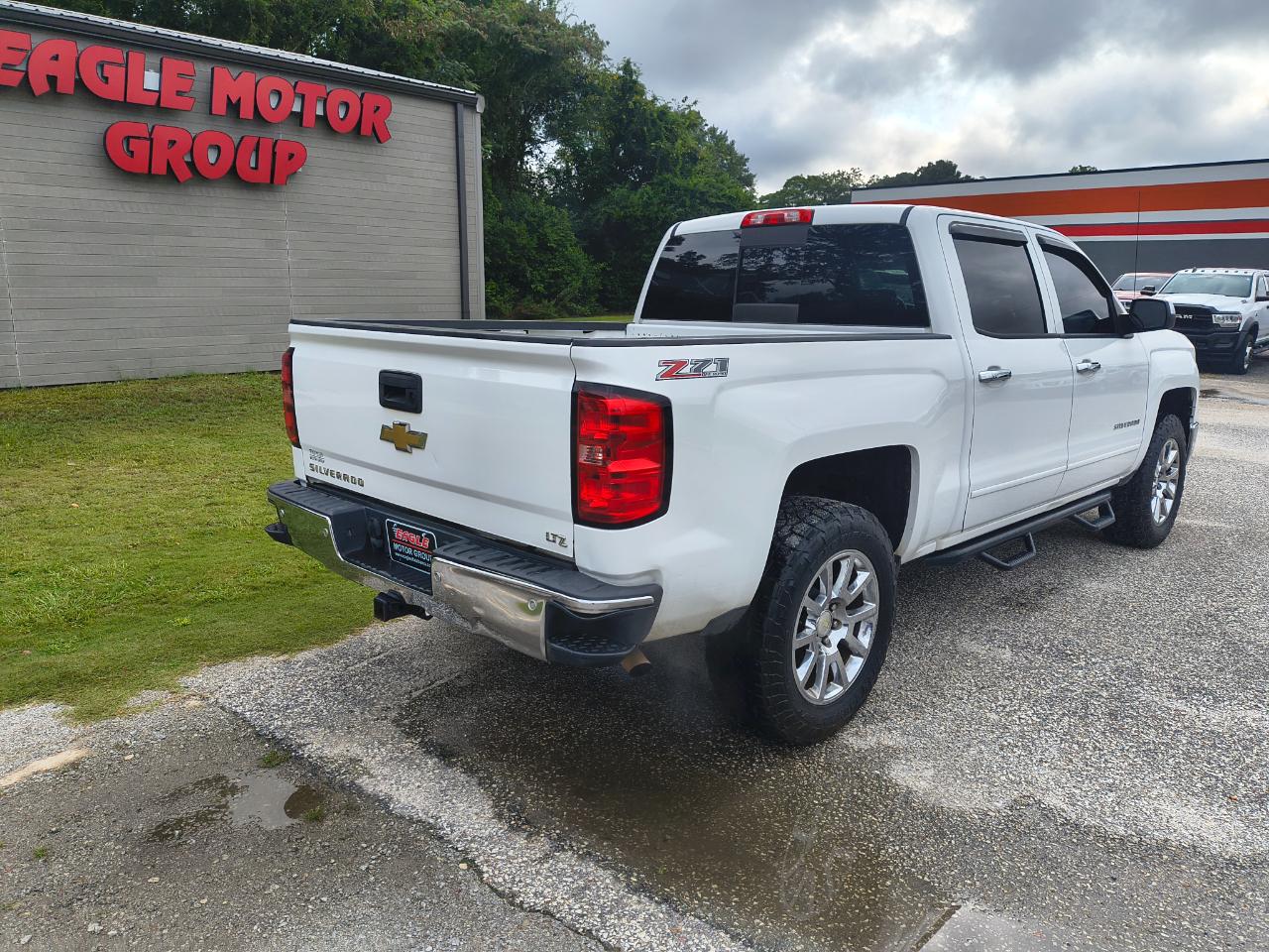Chevrolet Silverado 1500 4WD Crew Cab 143.5" LT w/2LT 2015