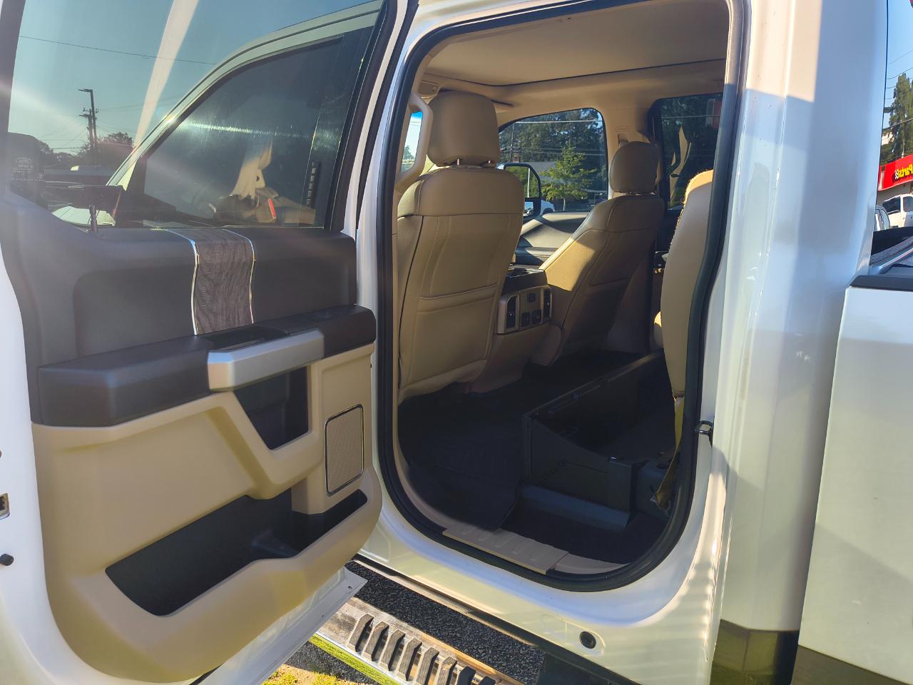 Ford Super Duty F-350 DRW King Ranch 4WD Crew Cab 8' Box 2018