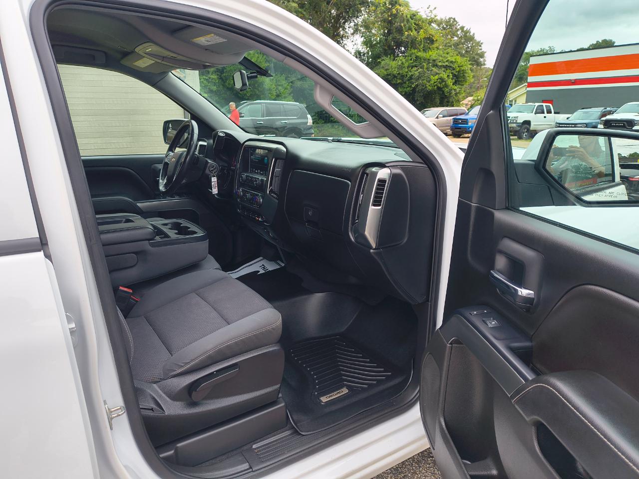Chevrolet Silverado 1500 4WD Crew Cab 143.5" LT w/1LT 2018