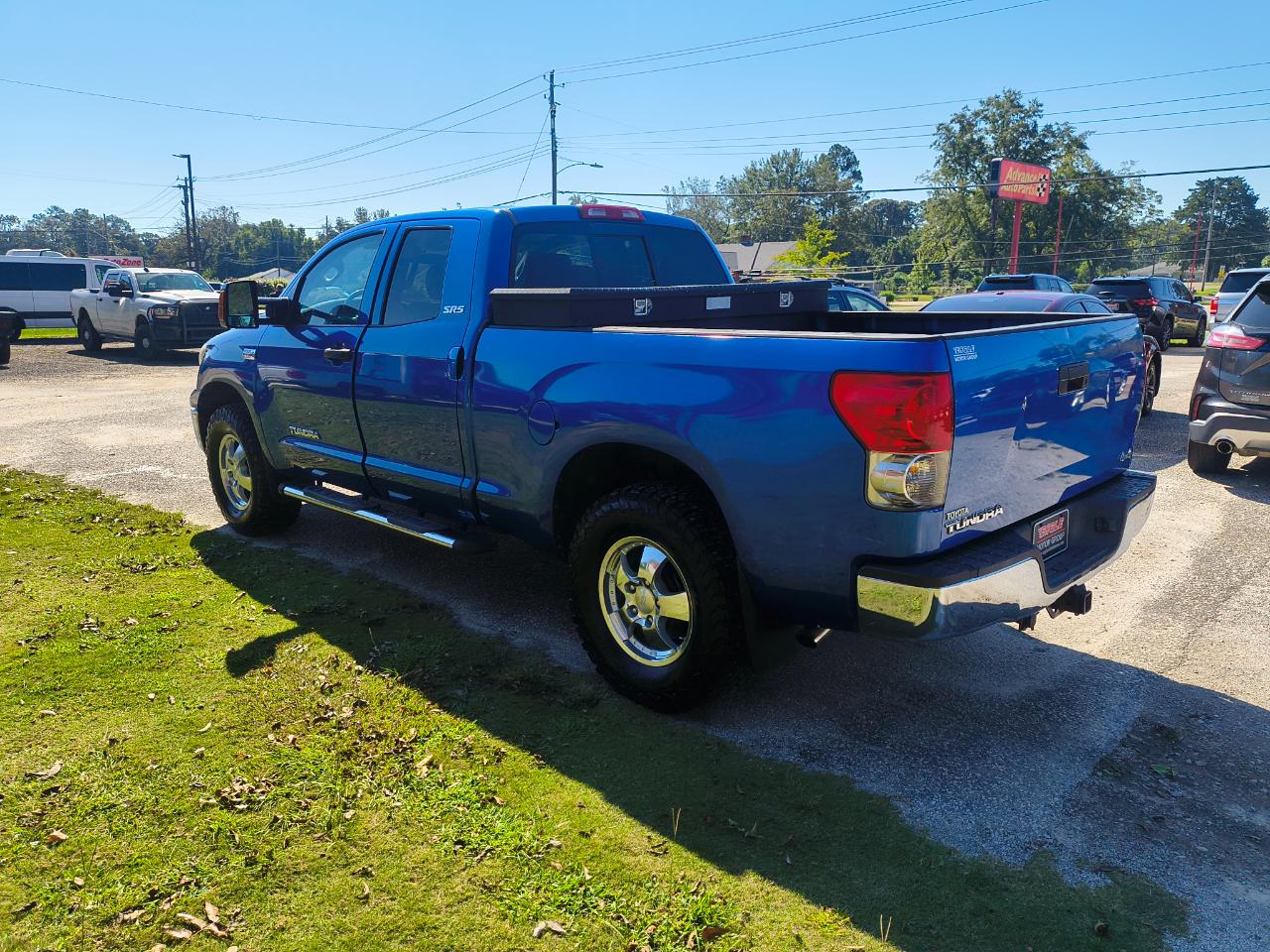 Toyota Tundra 4WD Double 145.7" 5.7L V8 SR5 (Natl 2007