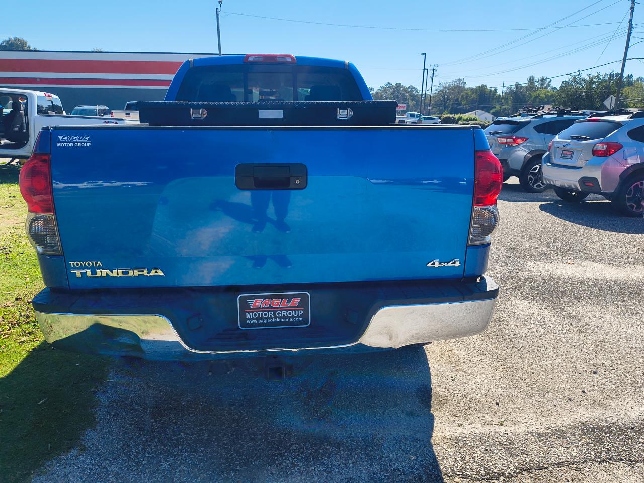 Toyota Tundra 4WD Double 145.7" 5.7L V8 SR5 (Natl 2007
