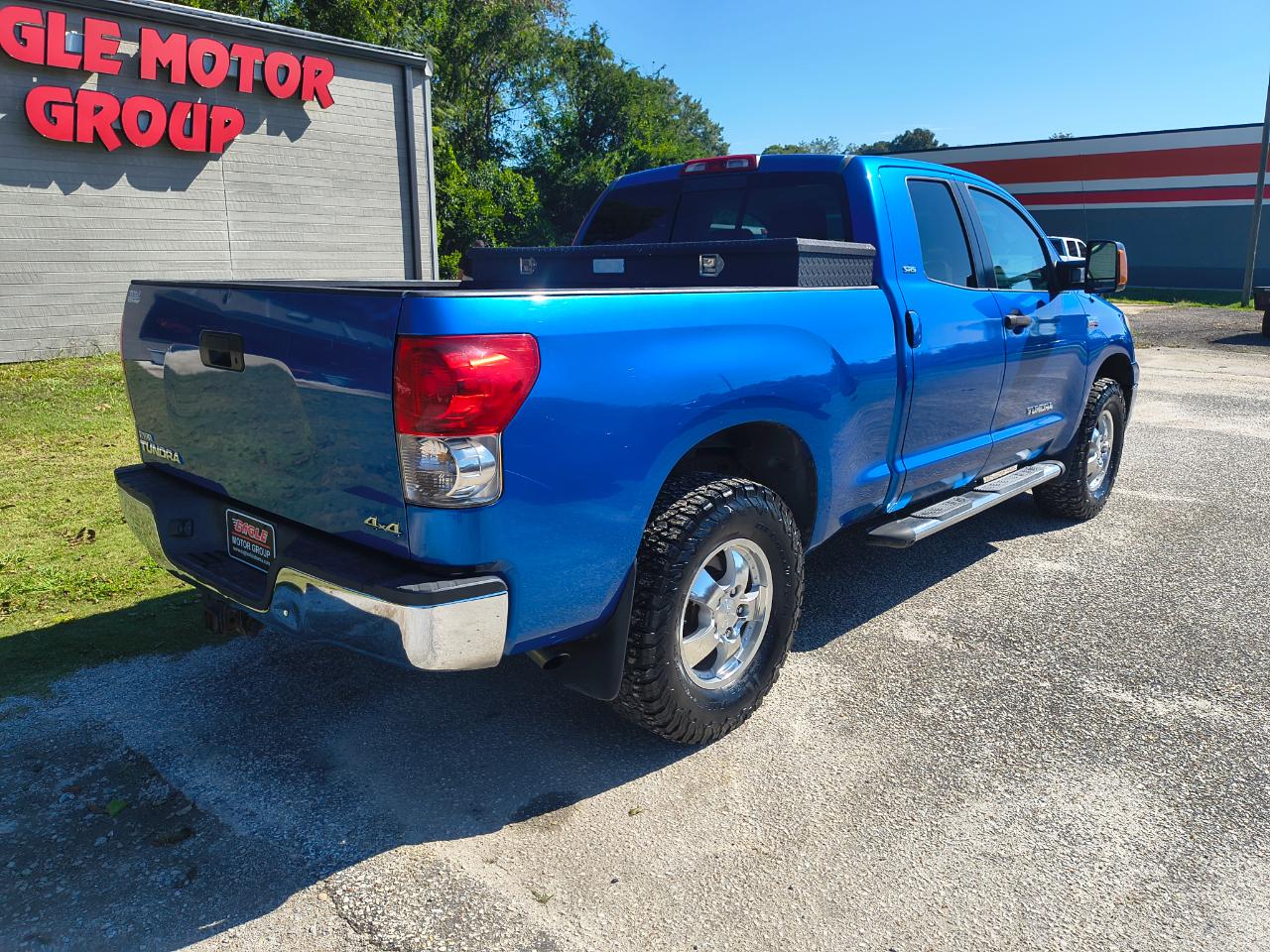 Toyota Tundra 4WD Double 145.7" 5.7L V8 SR5 (Natl 2007