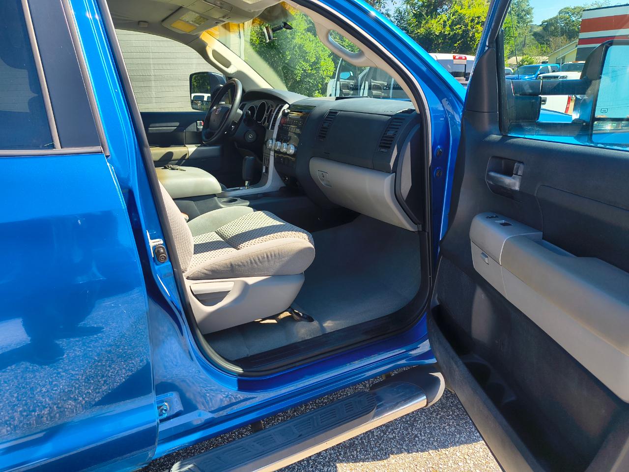 Toyota Tundra 4WD Double 145.7" 5.7L V8 SR5 (Natl 2007