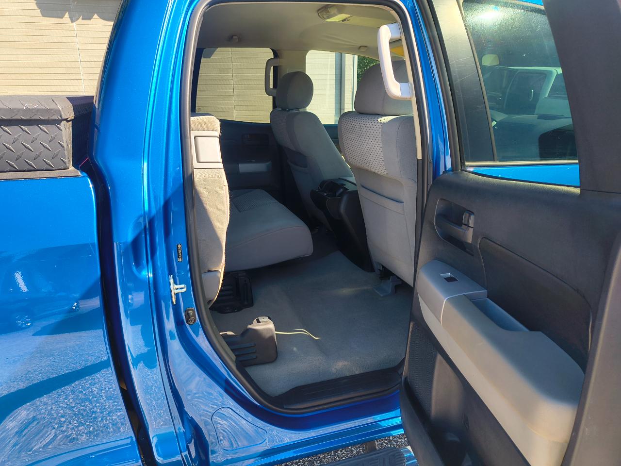 Toyota Tundra 4WD Double 145.7" 5.7L V8 SR5 (Natl 2007