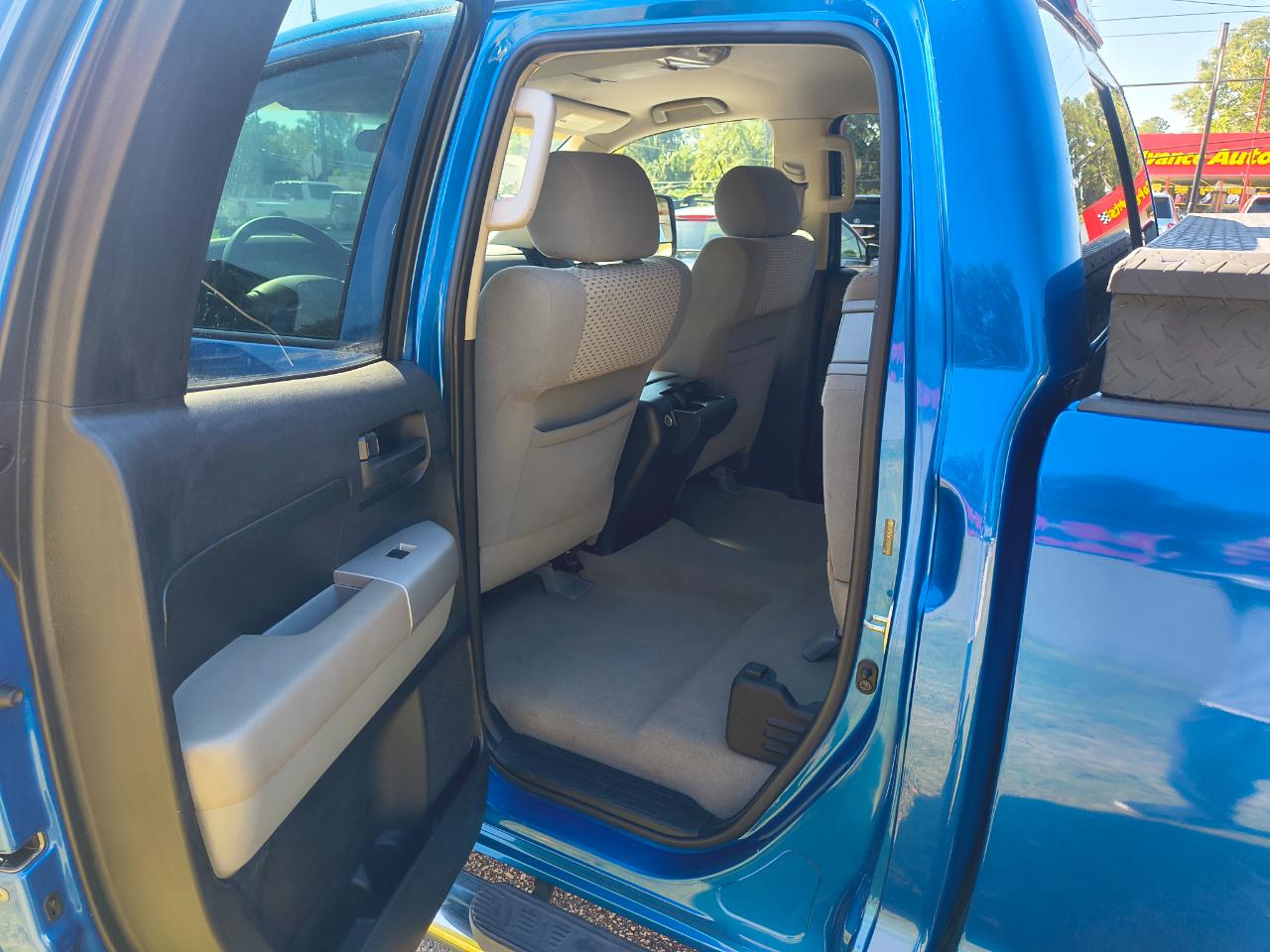 Toyota Tundra 4WD Double 145.7" 5.7L V8 SR5 (Natl 2007
