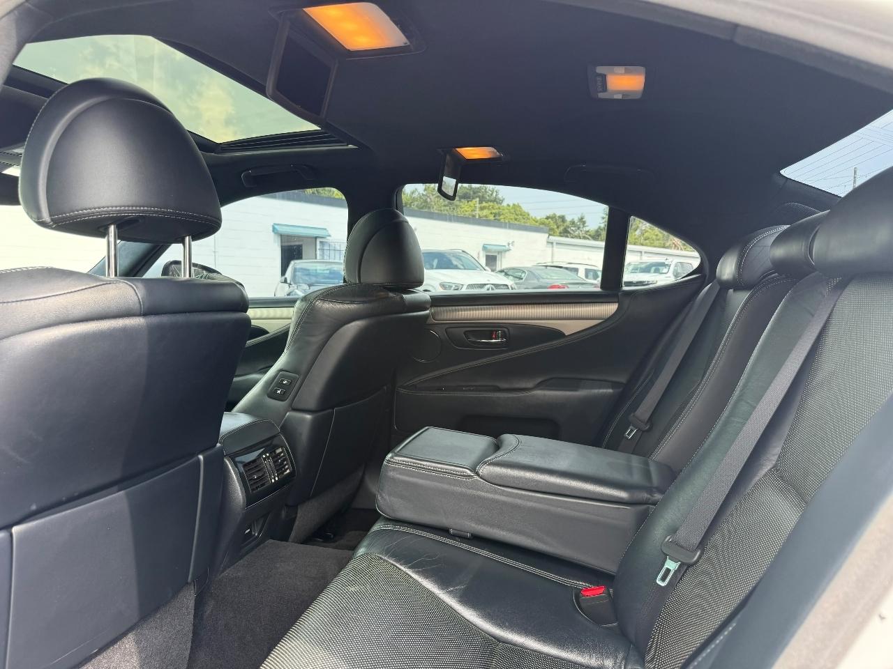 Lexus LS 460 Luxury Sedan 2014