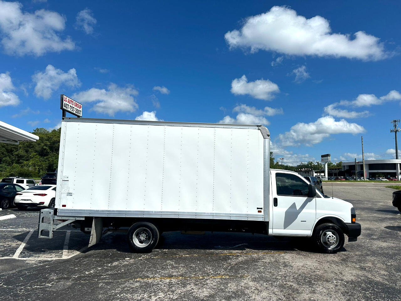 2021 Chevrolet Express 3500 Cutaway photo 2
