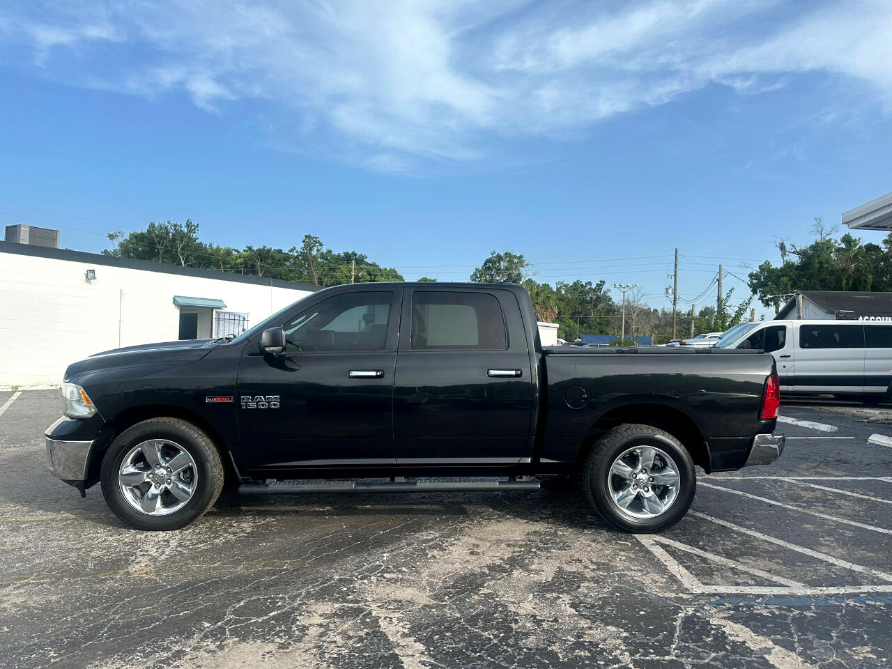 2015 Ram 1500 SLT photo 3