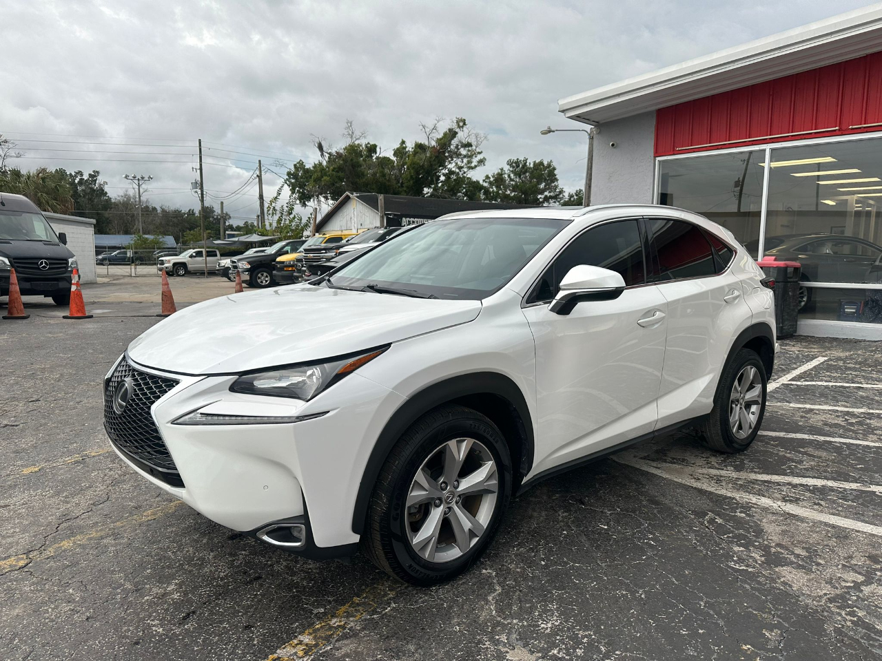 2017 Lexus NX 200t Luxury photo 3