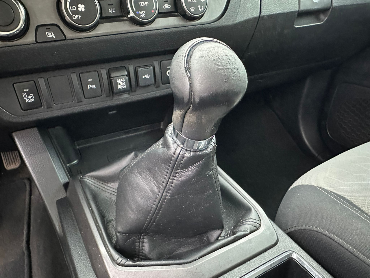 Toyota Tacoma SR5 Double Cab Long Bed V6 6AT 4WD 2020 Toyota Tacoma SR5 Double Cab Long Bed V6 6AT 4WD 2020