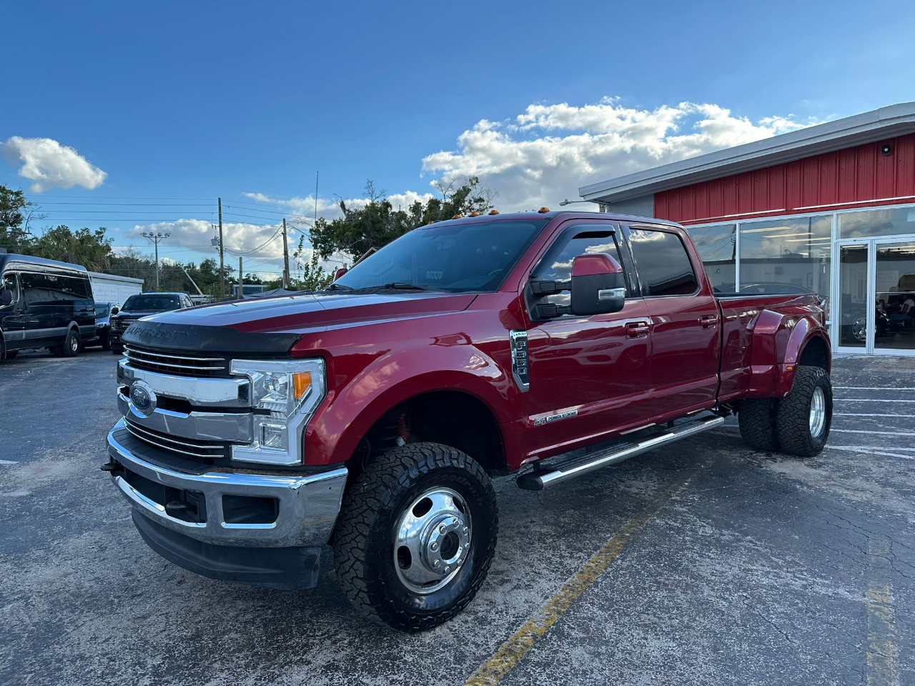 Ford F-350 SD Lariat Crew Cab Long Bed DRW 4WD 2017 Ford F-350 SD Lariat Crew Cab Long Bed DRW 4WD 2017