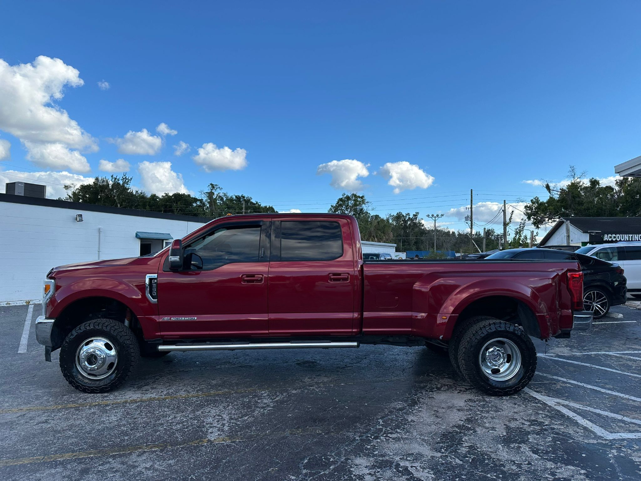 Ford F-350 SD Lariat Crew Cab Long Bed DRW 4WD 2017 Ford F-350 SD Lariat Crew Cab Long Bed DRW 4WD 2017