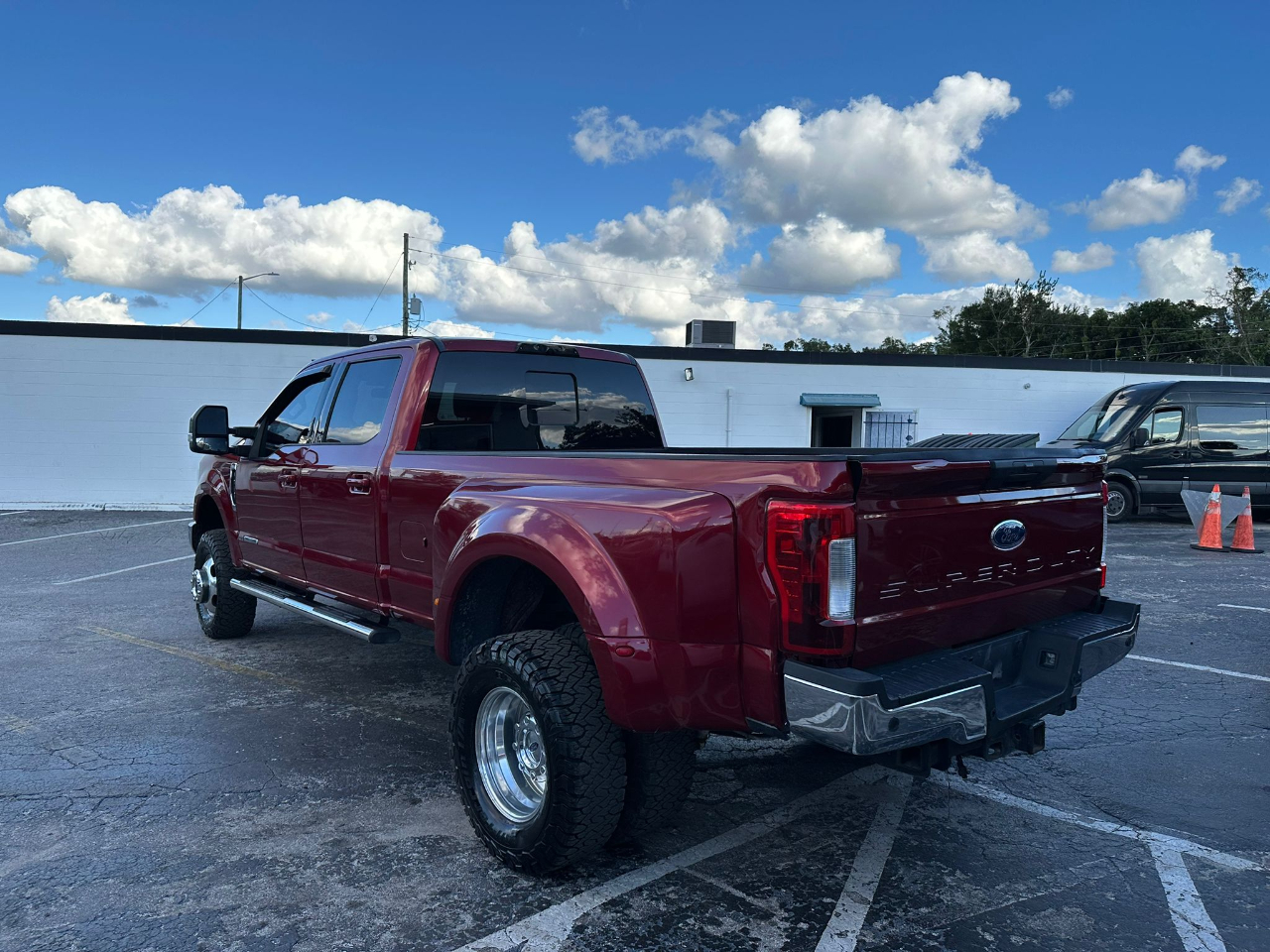 Ford F-350 SD Lariat Crew Cab Long Bed DRW 4WD 2017 Ford F-350 SD Lariat Crew Cab Long Bed DRW 4WD 2017