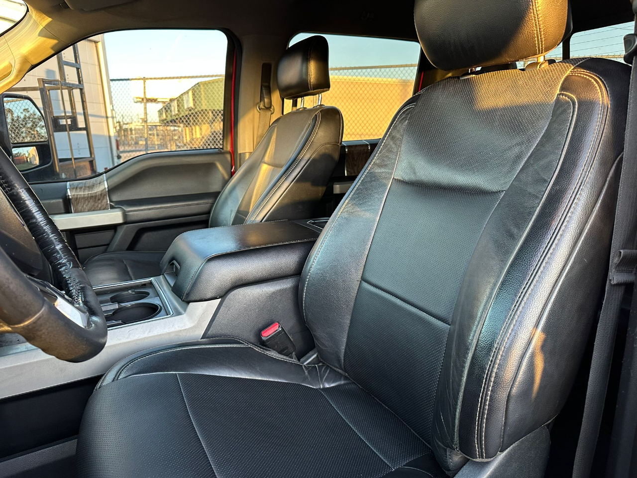 Ford F-350 SD Lariat Crew Cab Long Bed DRW 4WD 2017 Ford F-350 SD Lariat Crew Cab Long Bed DRW 4WD 2017