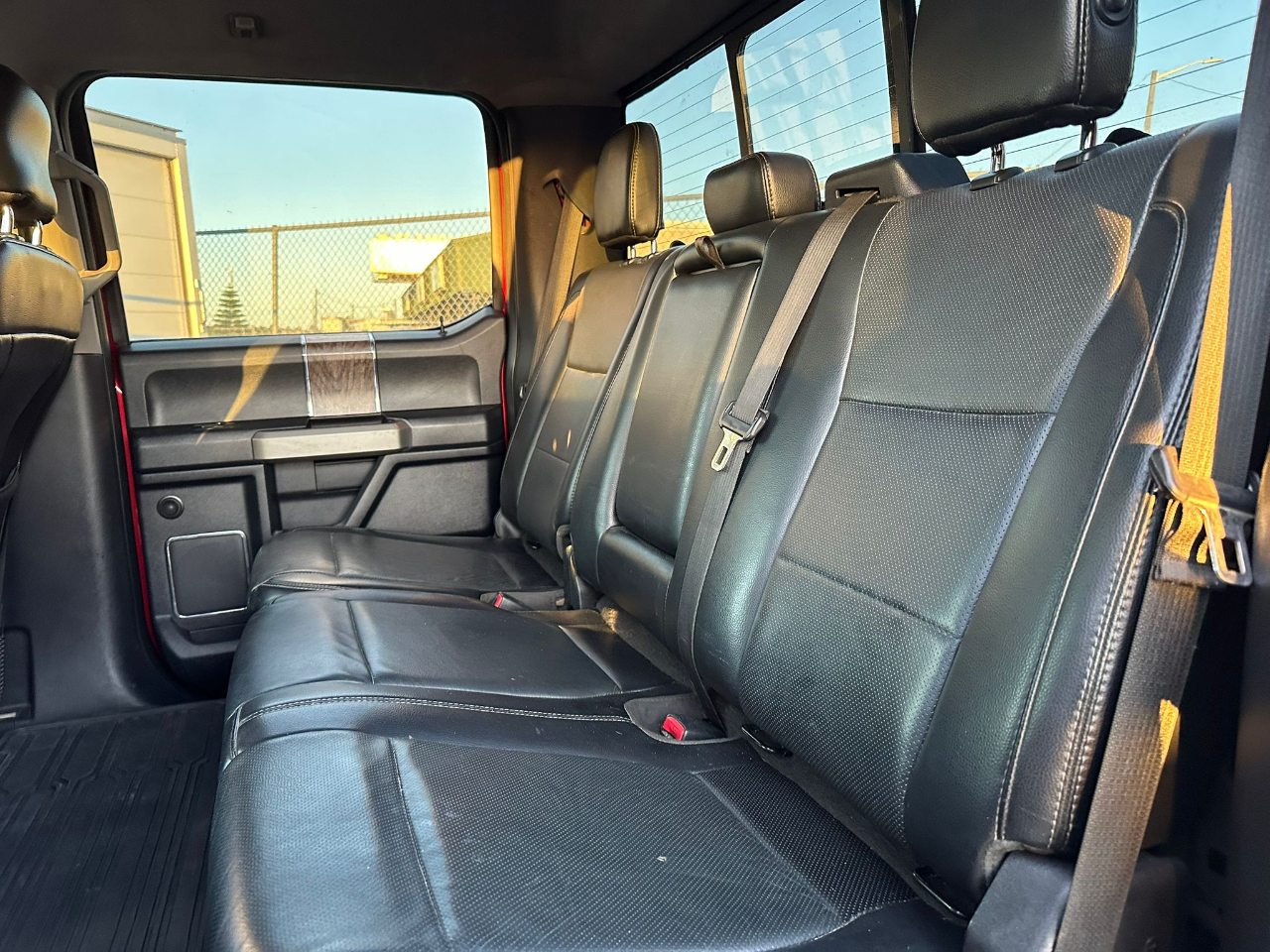 Ford F-350 SD Lariat Crew Cab Long Bed DRW 4WD 2017 Ford F-350 SD Lariat Crew Cab Long Bed DRW 4WD 2017