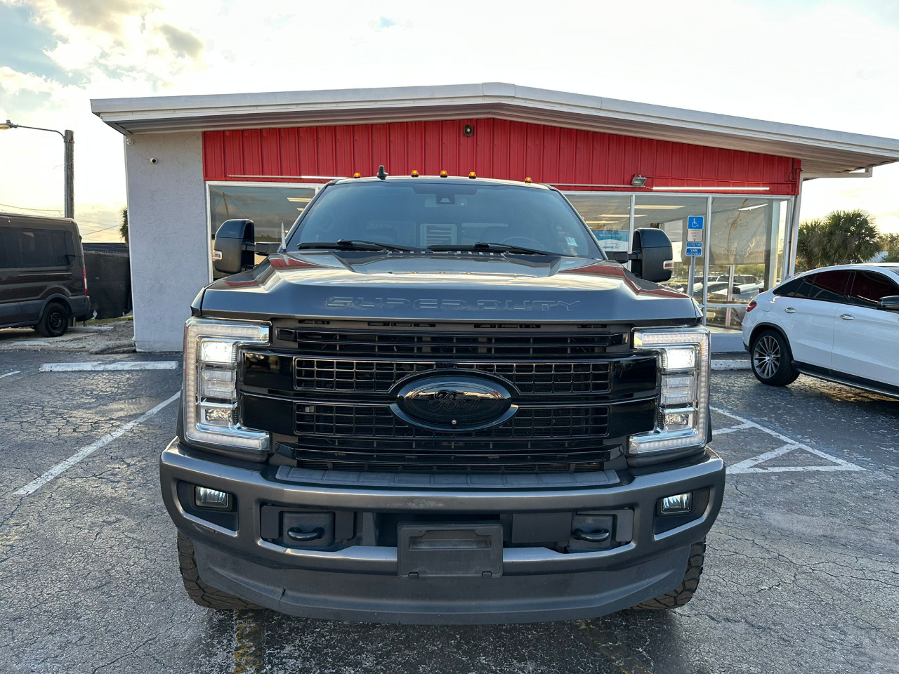 Ford F-350 SD Platinum Crew Cab 4WD 2019 Ford F-350 SD Platinum Crew Cab 4WD 2019