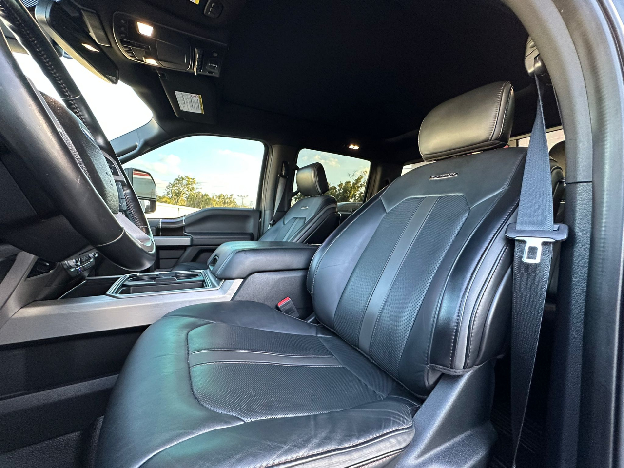 Ford F-350 SD Platinum Crew Cab 4WD 2019 Ford F-350 SD Platinum Crew Cab 4WD 2019