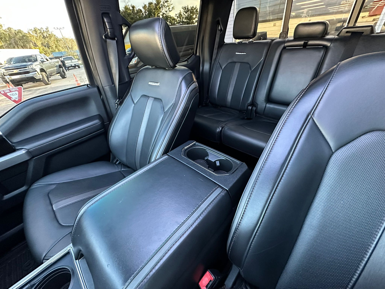 Ford F-350 SD Platinum Crew Cab 4WD 2019 Ford F-350 SD Platinum Crew Cab 4WD 2019