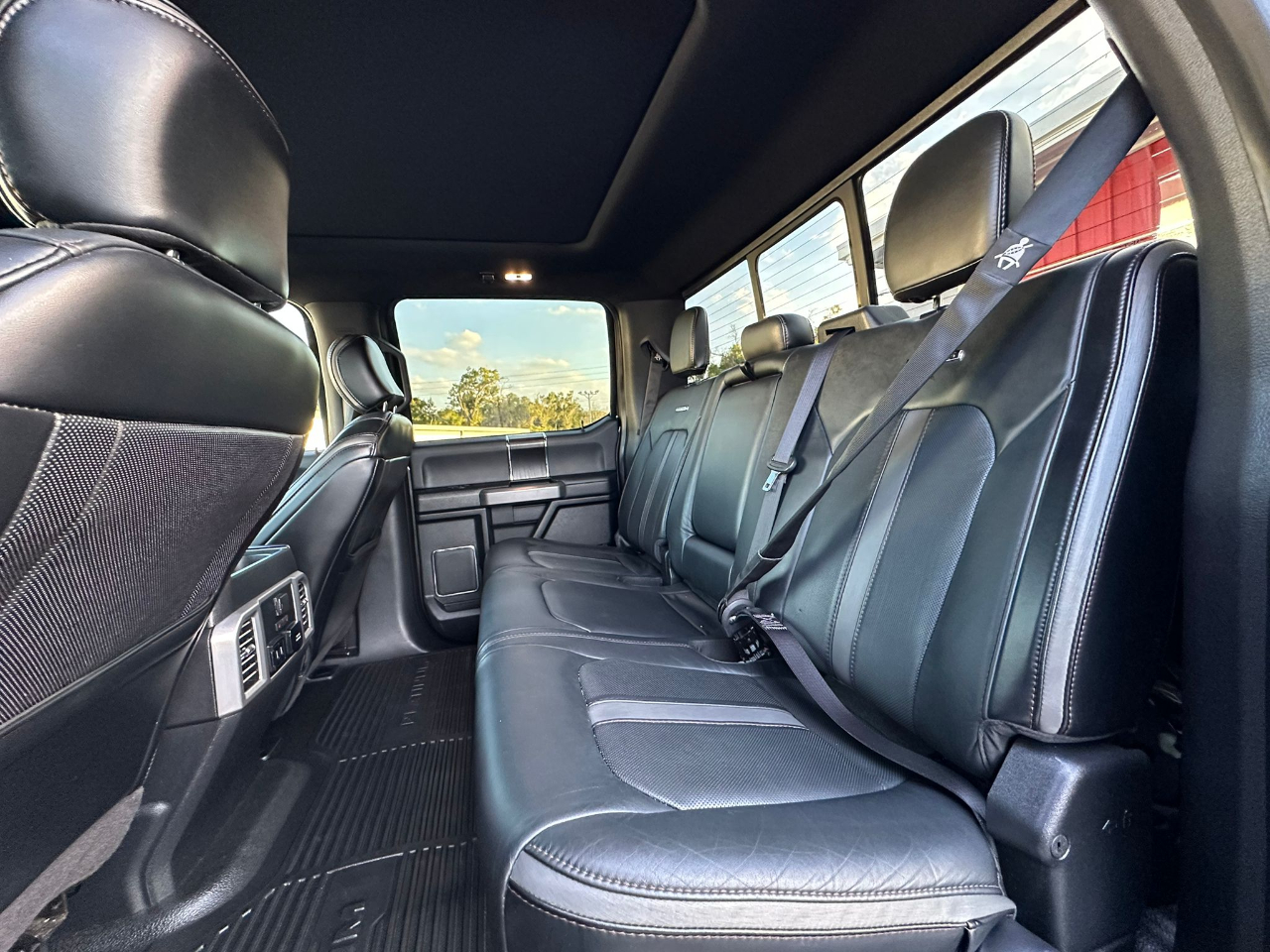 Ford F-350 SD Platinum Crew Cab 4WD 2019 Ford F-350 SD Platinum Crew Cab 4WD 2019