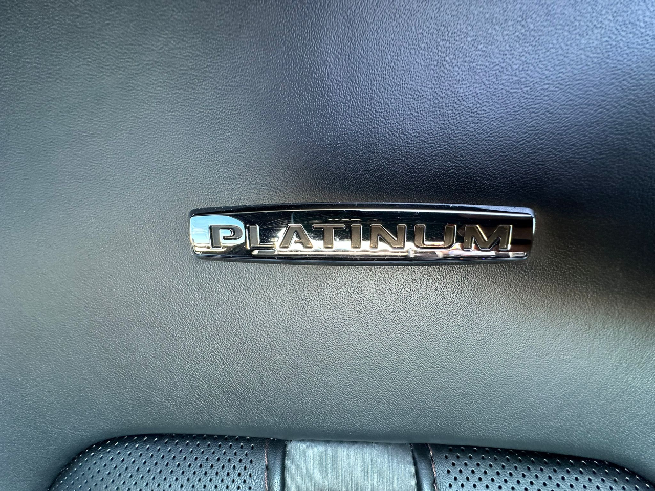 Ford F-350 SD Platinum Crew Cab 4WD 2019 Ford F-350 SD Platinum Crew Cab 4WD 2019