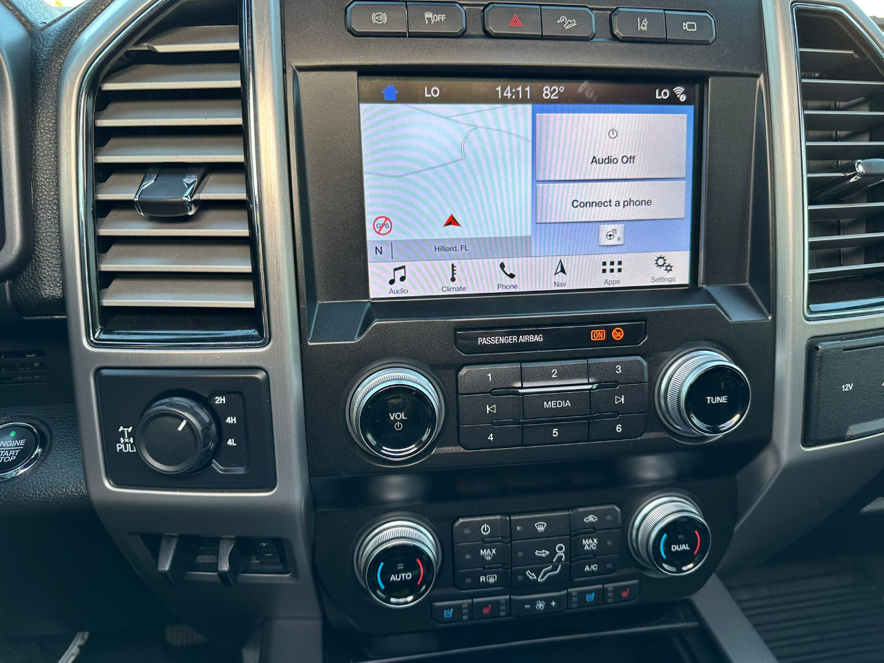 Ford F-350 SD Platinum Crew Cab 4WD 2019 Ford F-350 SD Platinum Crew Cab 4WD 2019