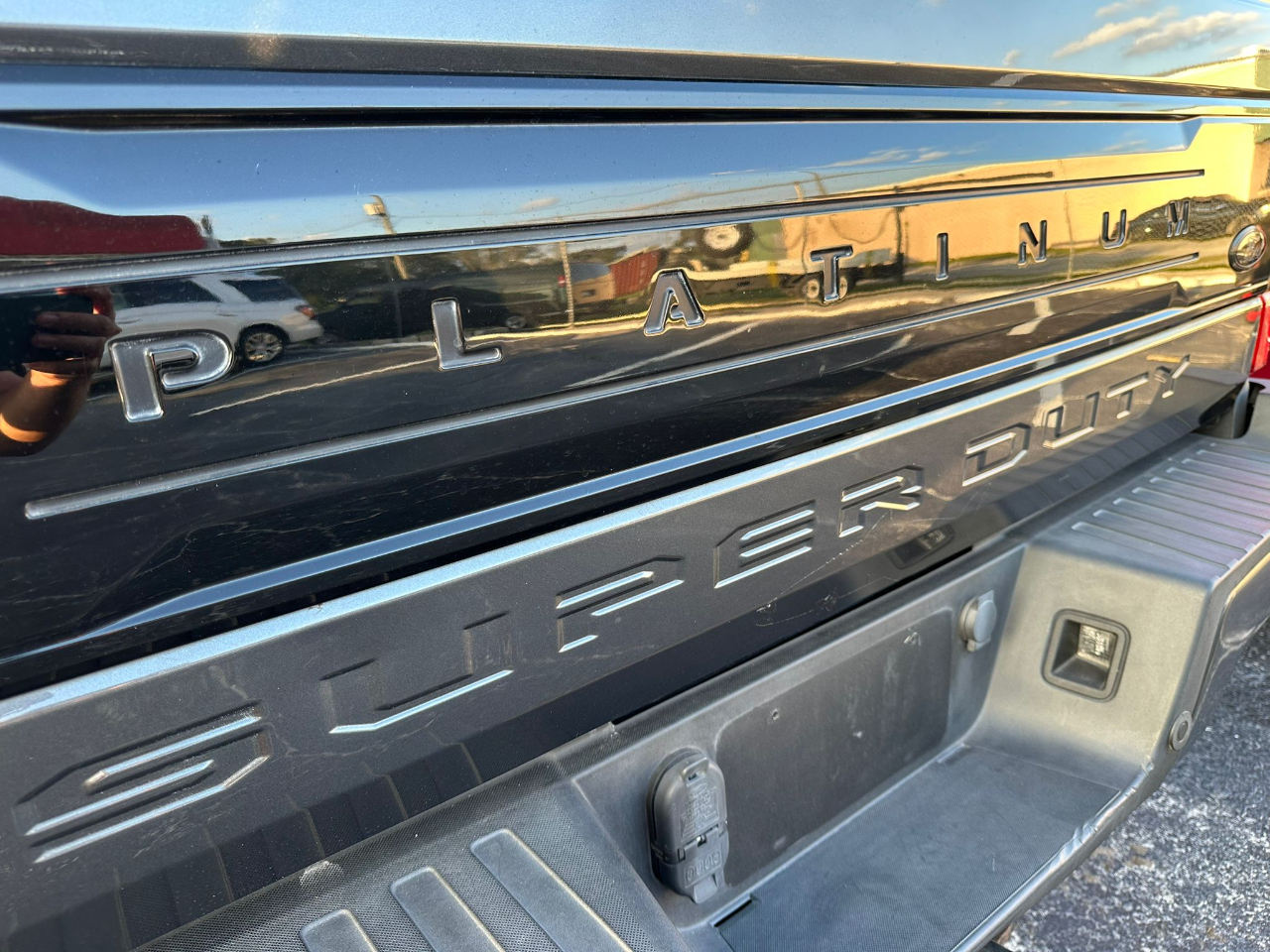 Ford F-350 SD Platinum Crew Cab 4WD 2019 Ford F-350 SD Platinum Crew Cab 4WD 2019